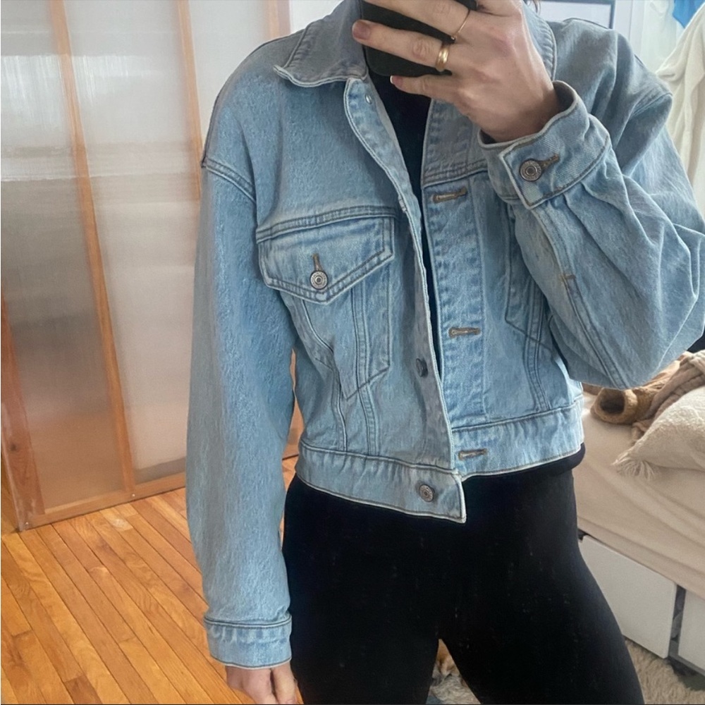 Abercrombie cropped denim jacket size small